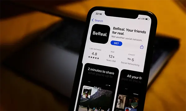 Spontaneous camera moment